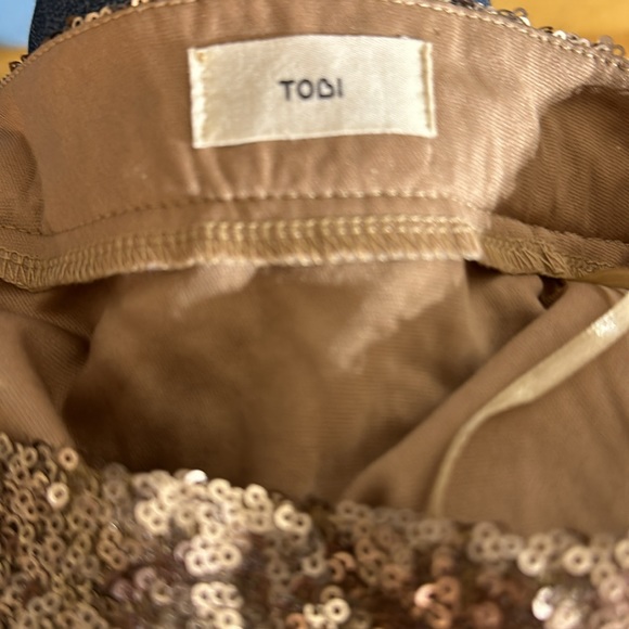 TO❤️I size medium bronze sequin mini skit - Picture 2 of 3